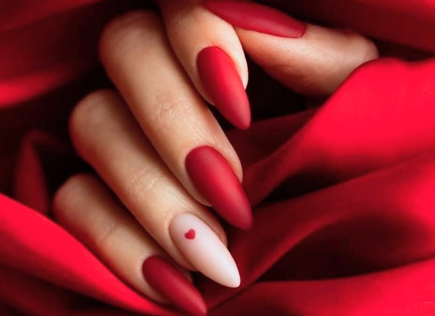 Ela Expert - Fußpflege, Hände & Nägel, Kosmetik - schönes Nageldesign und Maniküre