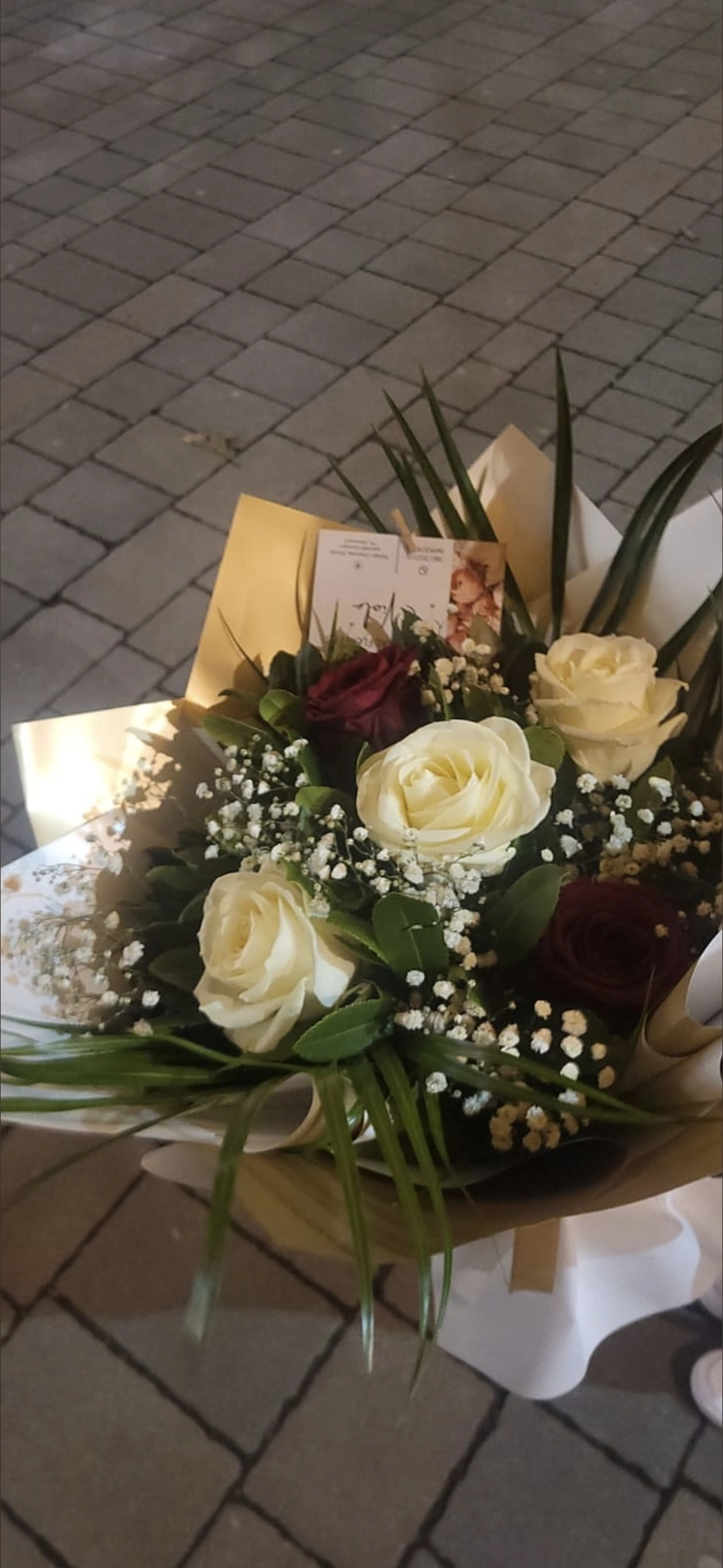 Ela Expert - Fußpflege, Hände & Nägel, Kosmetik - Blumenstrauß